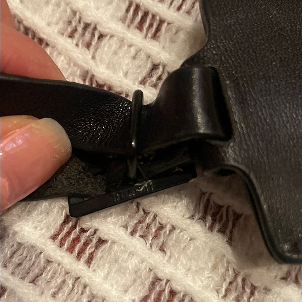 Tumi Black Leather Luggage Tag with Red Logo Accent - Picture 5 of 10